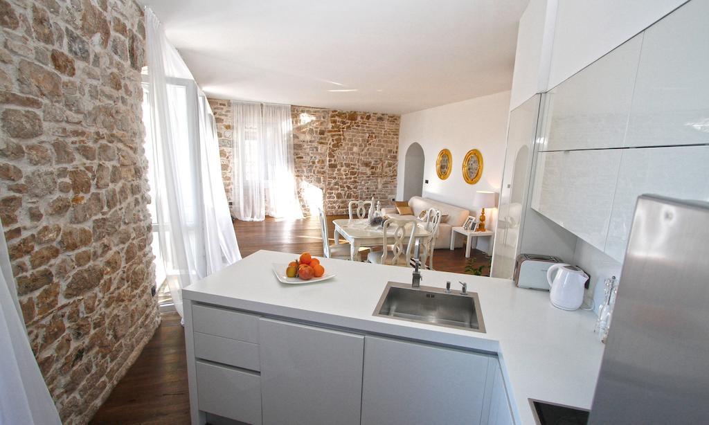 Grand Terrace Suite Σίμπενικ Δωμάτιο φωτογραφία